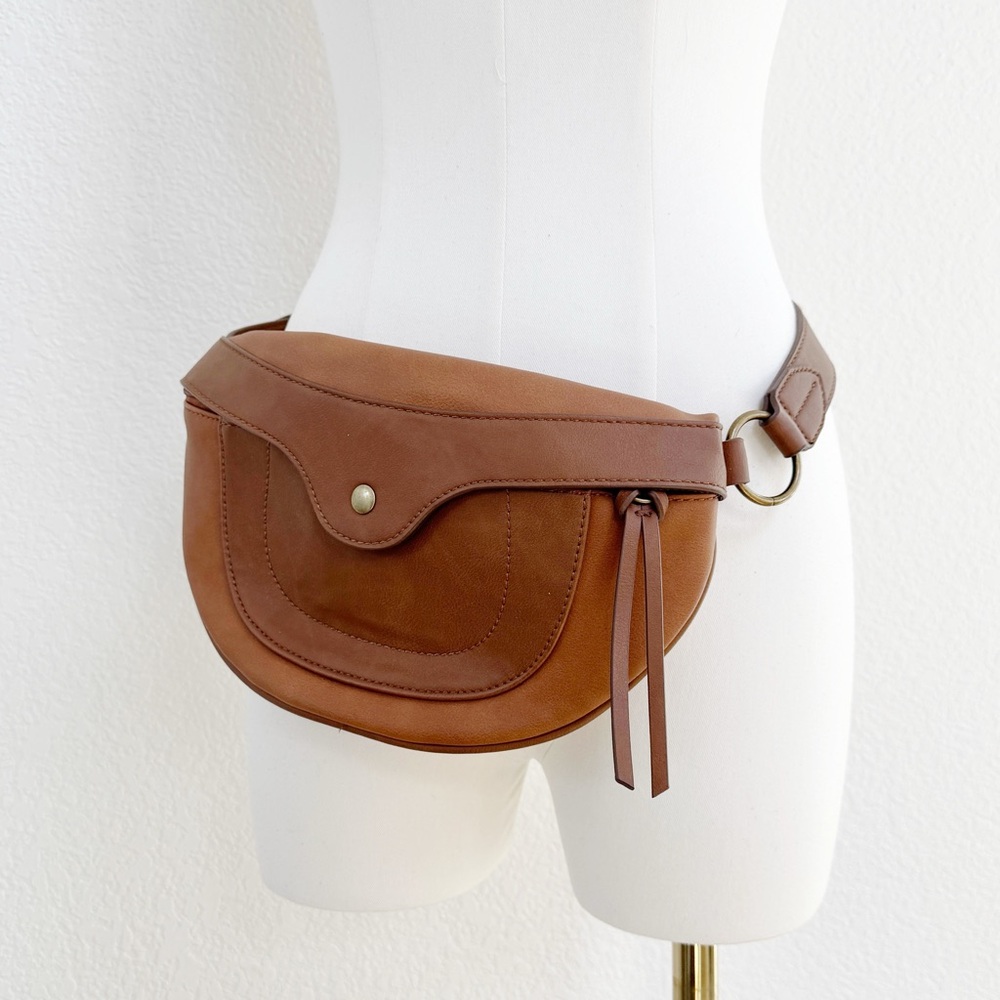 Universal Thread Tan Crossbody Bag